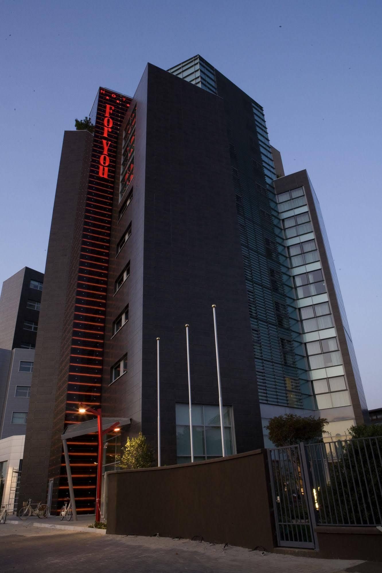Hotel For You Cernusco Sul Naviglio Exterior foto