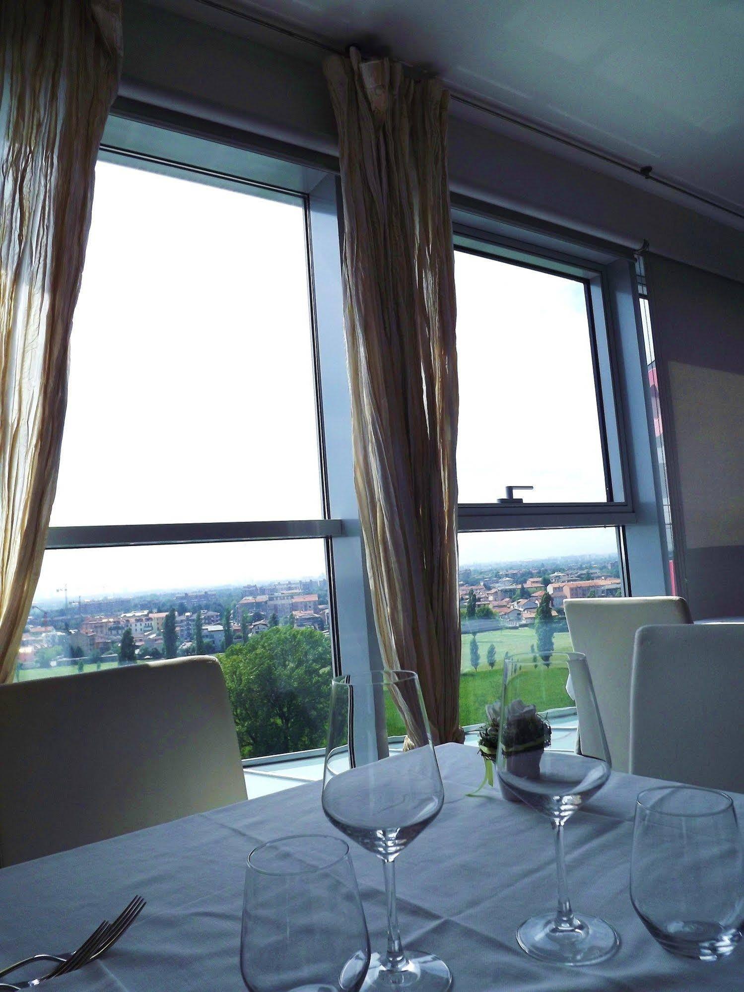 Hotel For You Cernusco Sul Naviglio Exterior foto