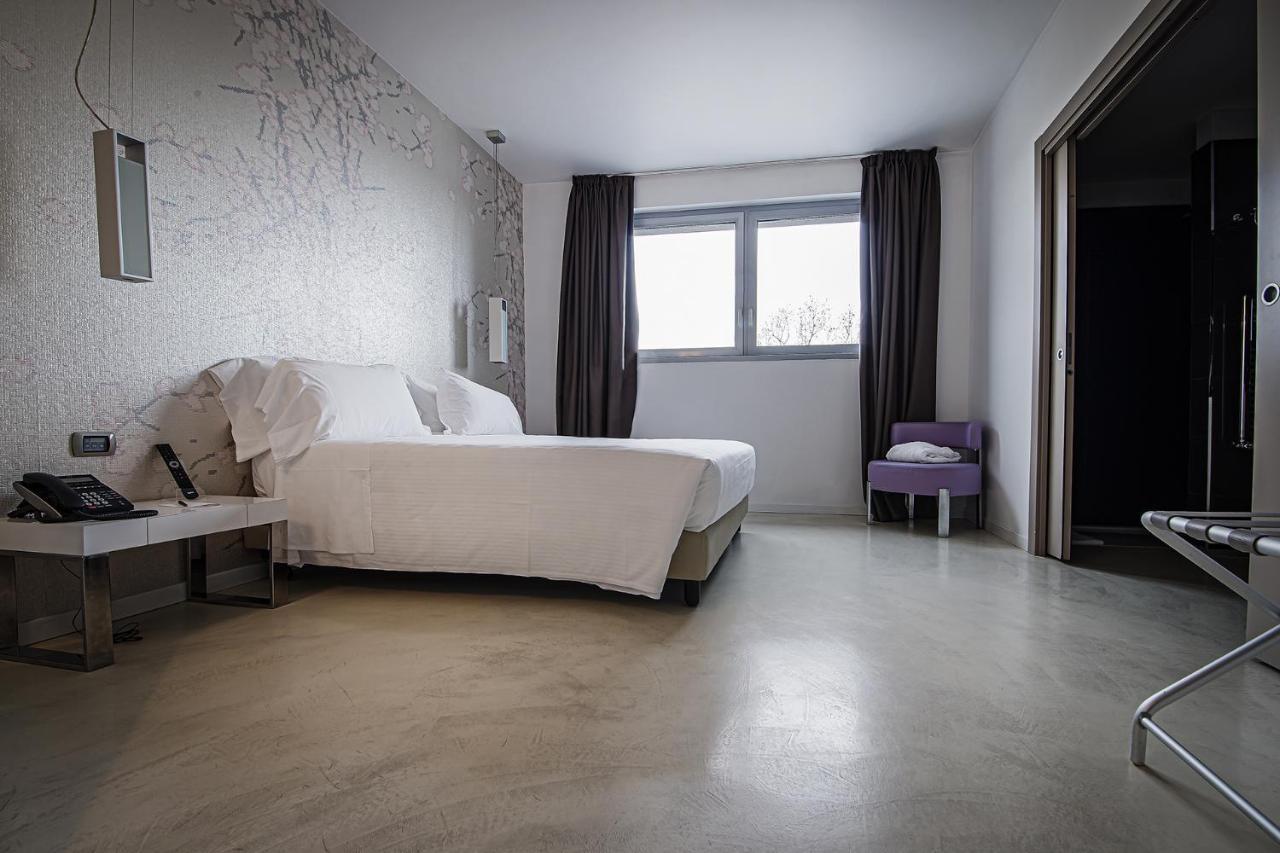 Hotel For You Cernusco Sul Naviglio Exterior foto