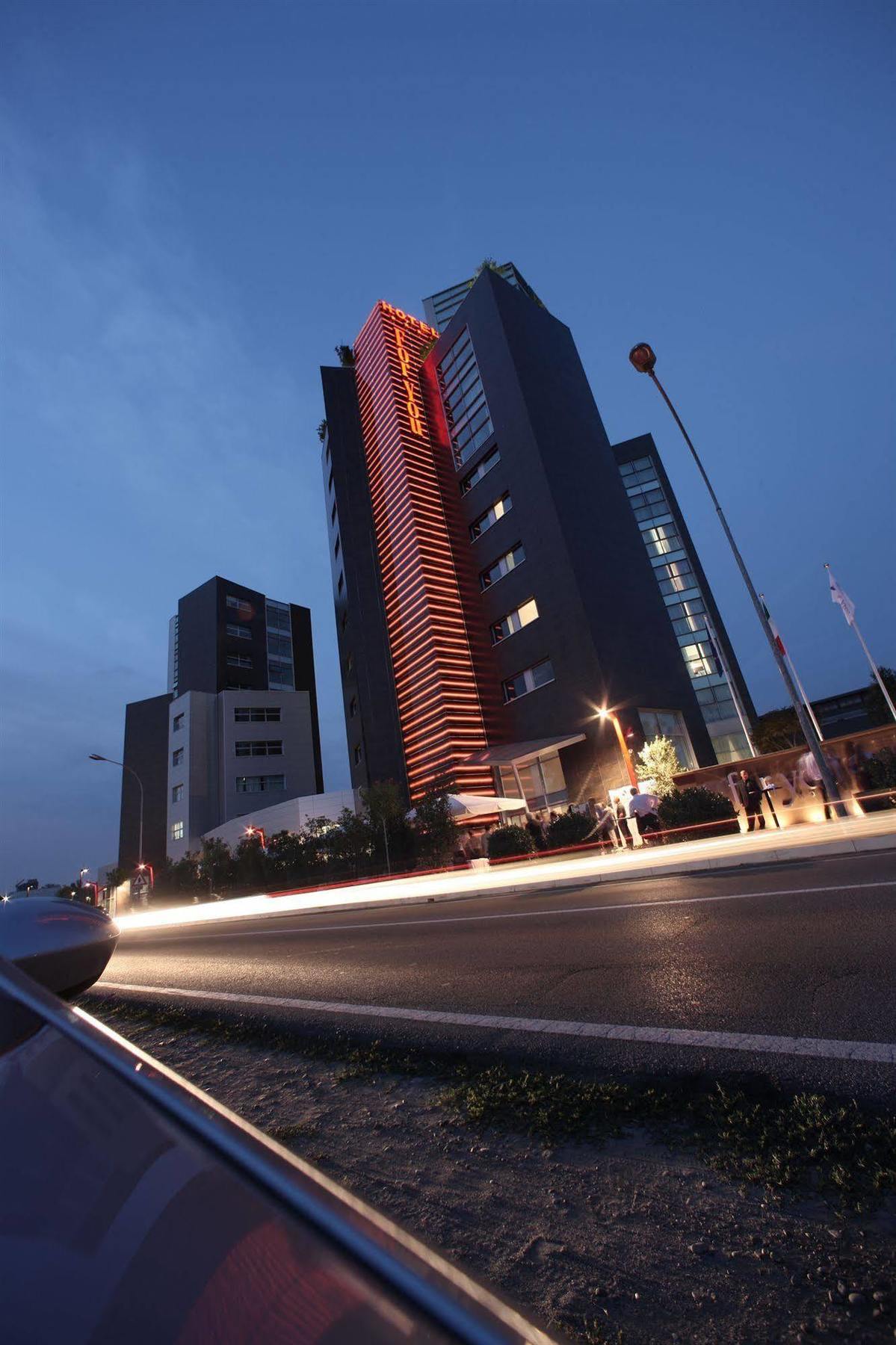 Hotel For You Cernusco Sul Naviglio Exterior foto