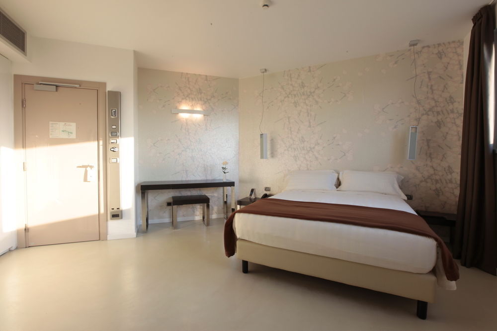 Hotel For You Cernusco Sul Naviglio Exterior foto